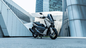 2026-Yamaha-G125YMSV-EU-Ceramic_Grey-Static-002-03