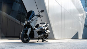 2026-Yamaha-G125YMSV-EU-Ceramic_Grey-Static-003-03