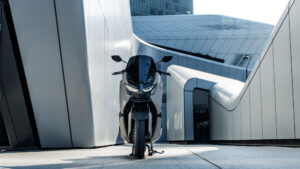 2026-Yamaha-G125YMSV-EU-Ceramic_Grey-Static-005-03