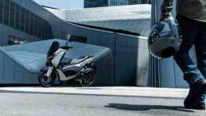 2026-Yamaha-G125YMSV-EU-Ceramic_Grey-Static-008-03