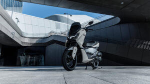 2026-Yamaha-G125YMSV-EU-Ceramic_Grey-Static-013-03